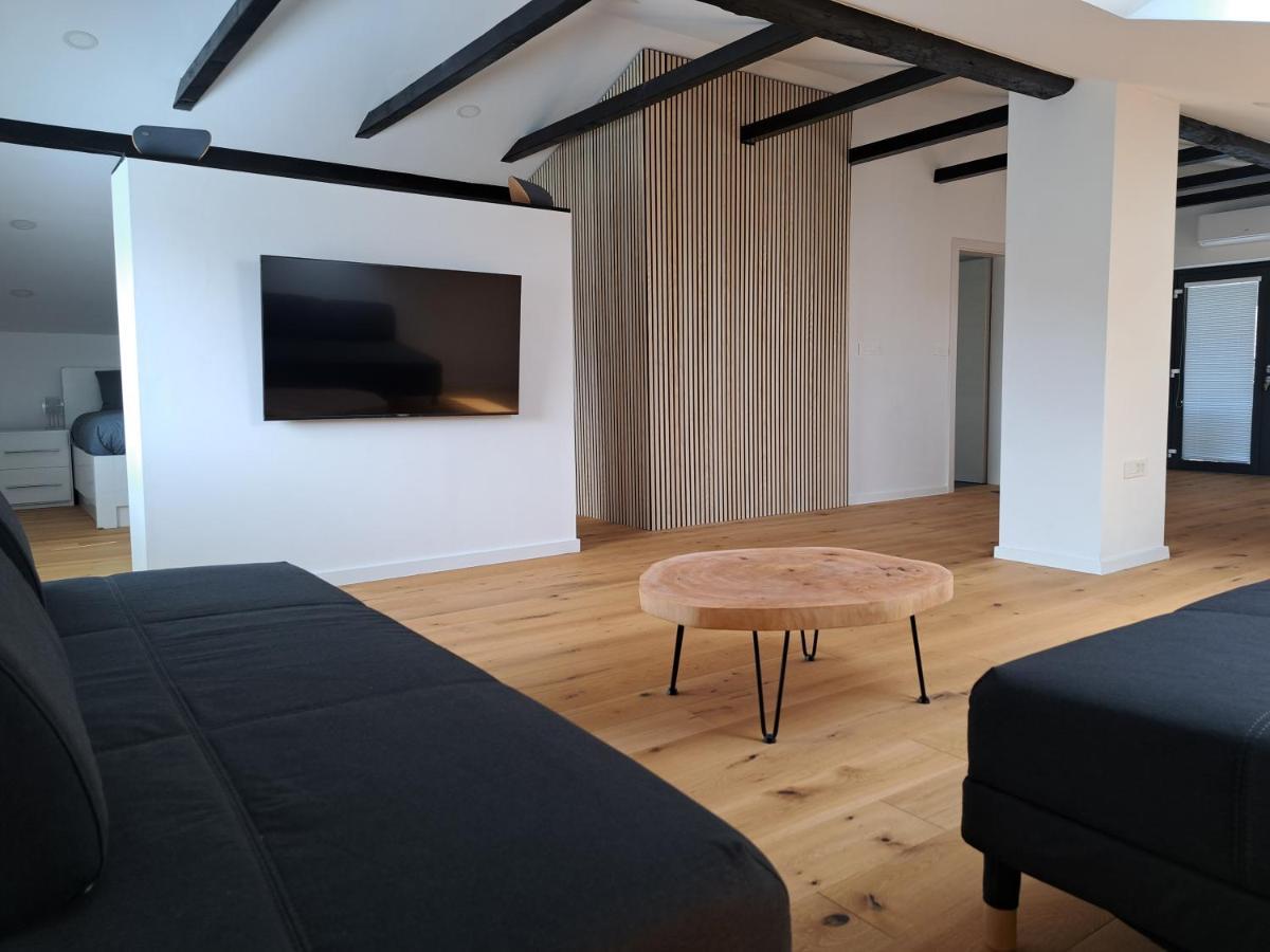 Ohana Apartment Ljubljana Buitenkant foto