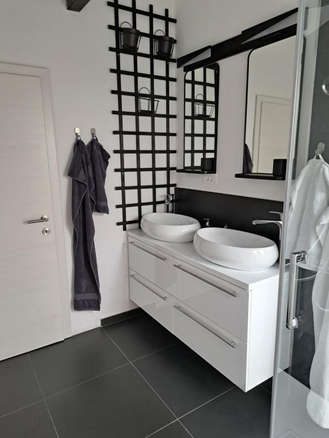 Ohana Apartment Ljubljana Buitenkant foto